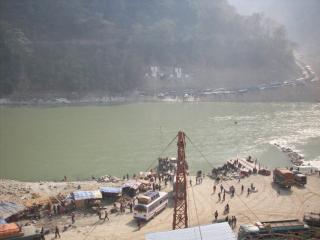 পার হয়ে এলাম কশি নদী